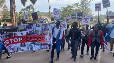 Studenten demonstrieren in Uganda gegen die Pipeline EACOP