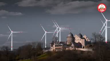 Fotomontage Sababurg im Reinhardswald und Windkraftanlagen