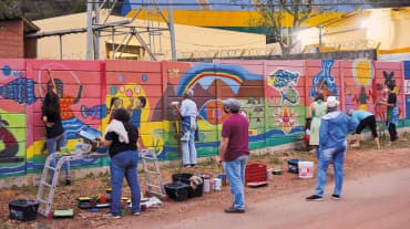 Wandmalerei als Widerstand gegen Bergbau in Brumadinho, Brasilien
