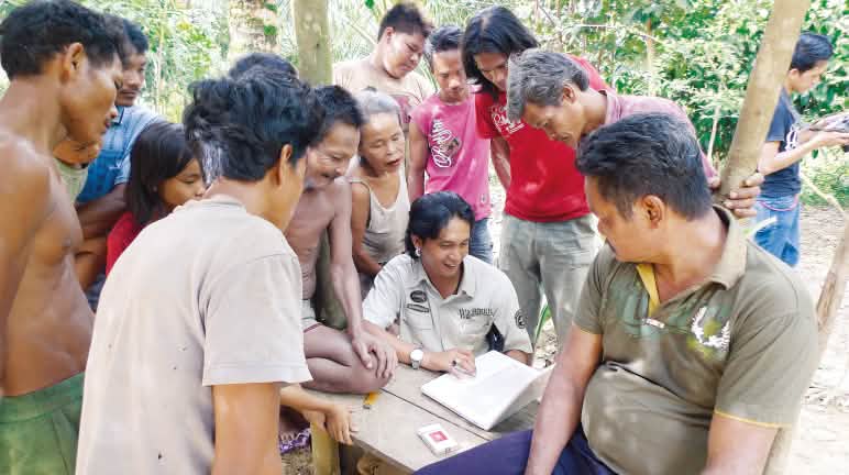 Indigene auf Sumatra brauchen Hoffnung und den Wald Indigene Suku Anak Dalam mit Feri Irawan in Jambi, Sumatra