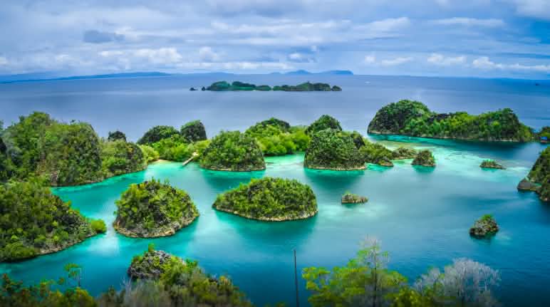 Inselgruppe bei Papua, Tropisch