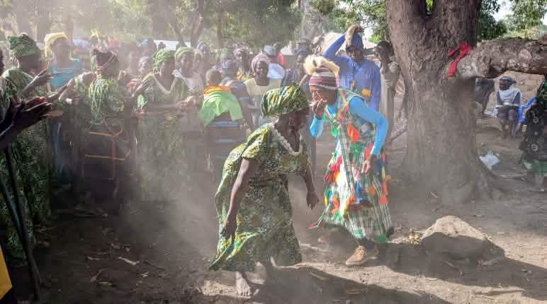 Frauen Tanzen in Simboree