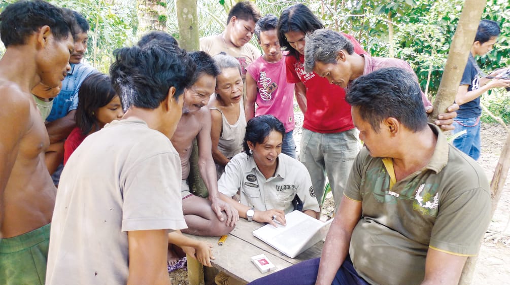 Indigene auf Sumatra brauchen Hoffnung und den Wald Indigene Suku Anak Dalam mit Feri Irawan in Jambi, Sumatra
