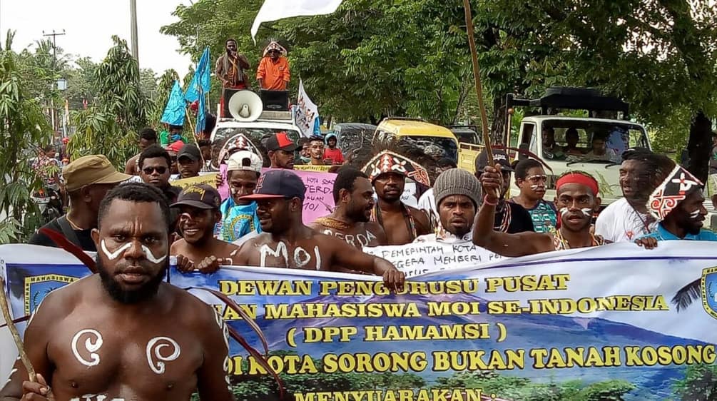Papua ist kein Niemandsland - Demo zum Welttag der Indigenen Demo Papua
