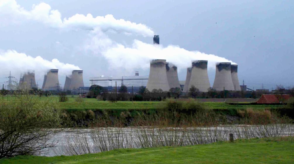 Das Biomassekraftwerk von Drax Energy in Großbritannien verbrennt 13,6 Mio. Tonnen Holzpellets por Jahr Drax Power Station