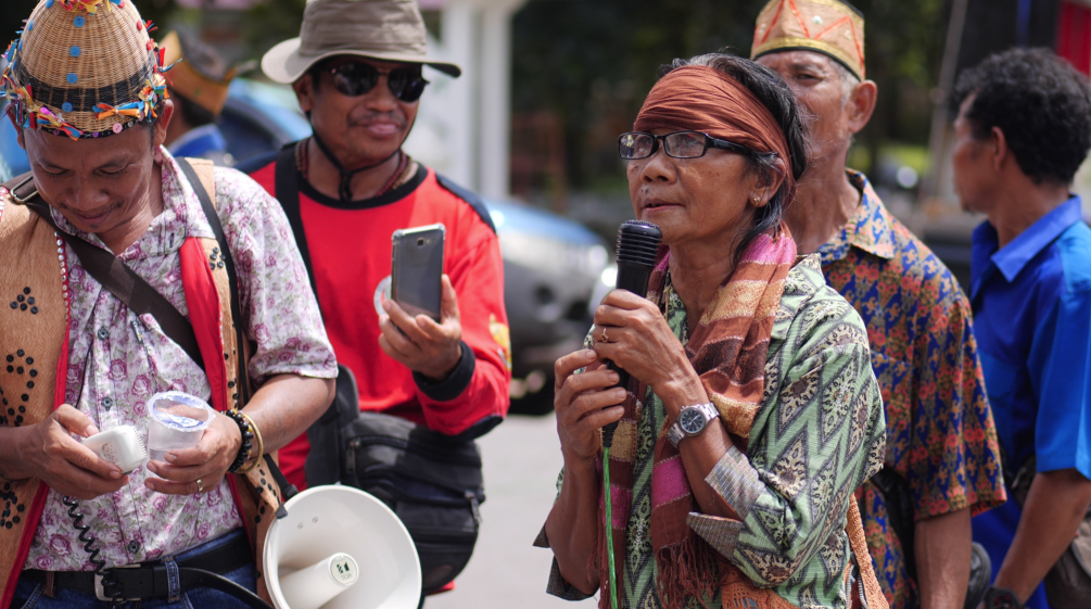 Dayak protestieren