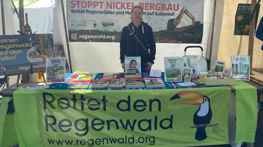 Infostand Rettet den Regenwald mit Stefanie