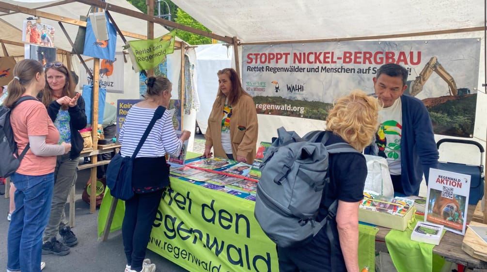 Marianne und Bob am RdR Infostand