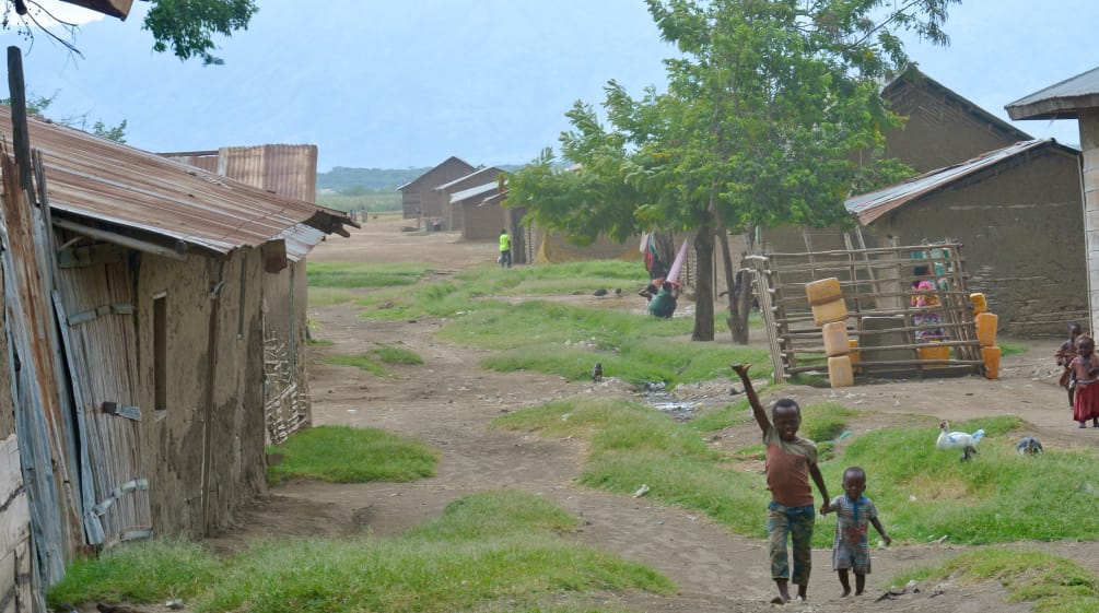 Kinder im Fischerdorf Vishumbi, Virunga Nationalpark, Demokratische Republik Kongo