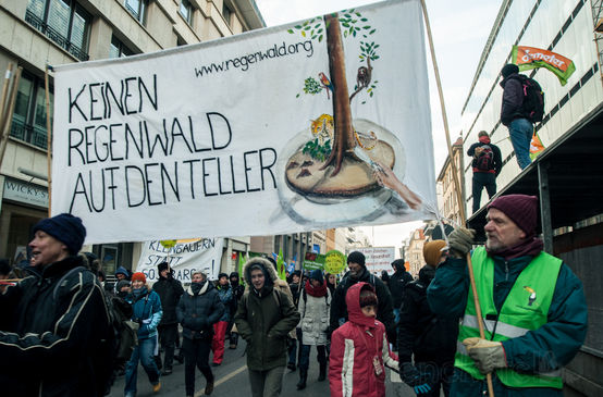 "Wir haben es satt" Demonstration, Berlin Hauptbahnhof