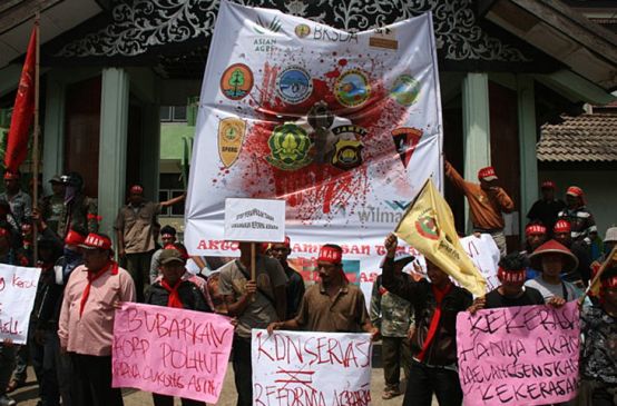 Demo gegen Palmölfirmen auf Sumatra