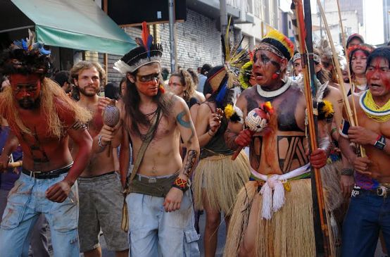 Protestmarsch Indigener gegen den Belo Monte-Staudamm in Brasilien