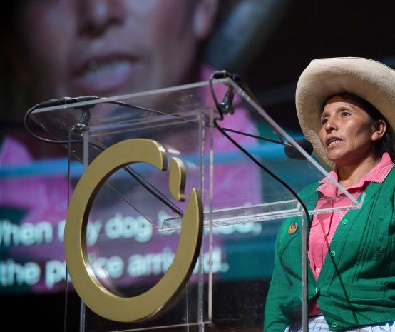 Máxima Acuña auf der Bühne