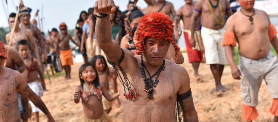 Indigene vom Volk der Mundurukú demonstrieren