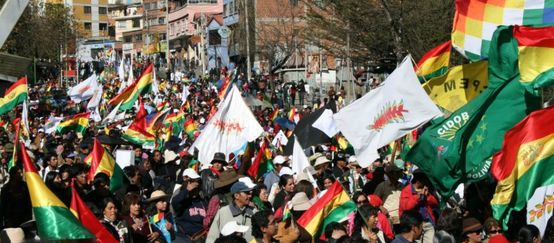 Indigene Gruppen beim Protestmarsch