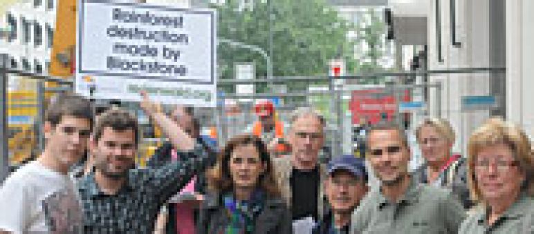 Protest vor der Blackstone Filiale in Düsseldorf