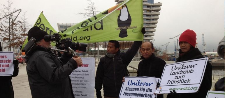 Protest vor dem Unileverturm in Hamburg.
