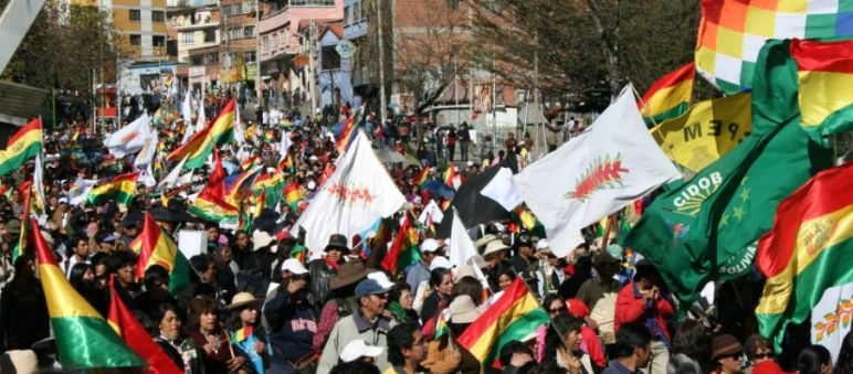 Indigene Gruppen beim Protestmarsch
