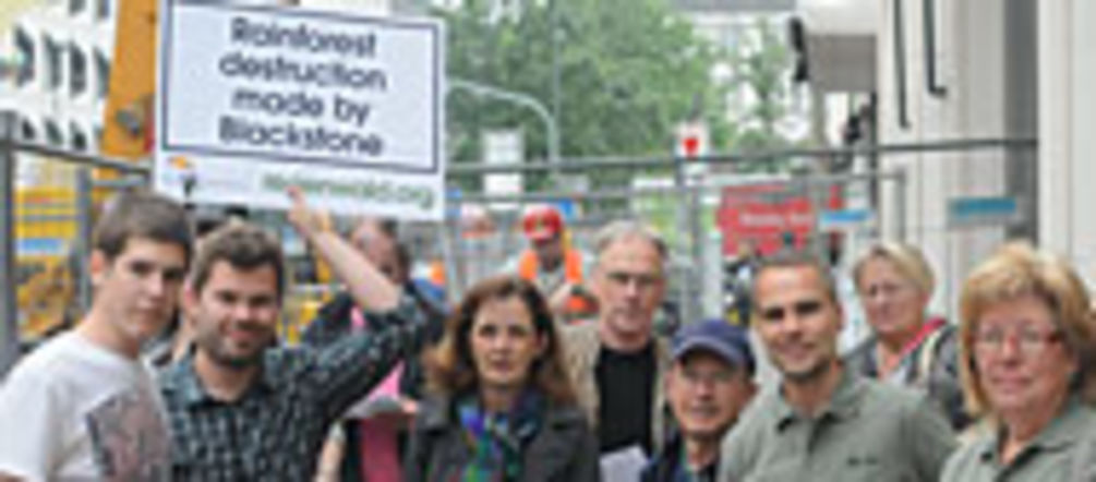 Protest vor der Blackstone Filiale in Düsseldorf