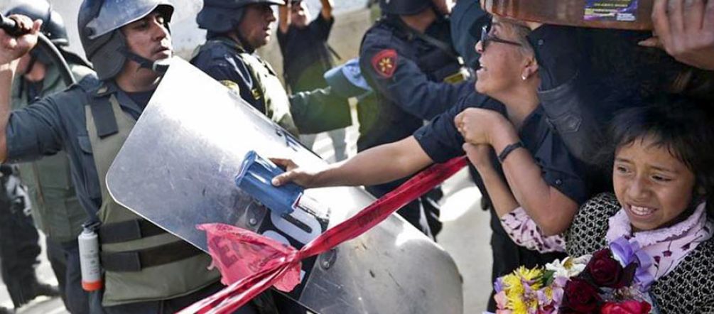 Polizeigewalt gegen friedliche Demonstranten in Cajamarca Polizei attackiert friedliche Demonstranten