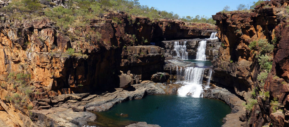 Vor dem Zugriff von Bergbaufirmen geschützt: Wasserfälle auf dem Mitchell Plateau (Foto: Lynn Buckler Walsh) Zwei Wasserfälle auf dem Michell Plateau
