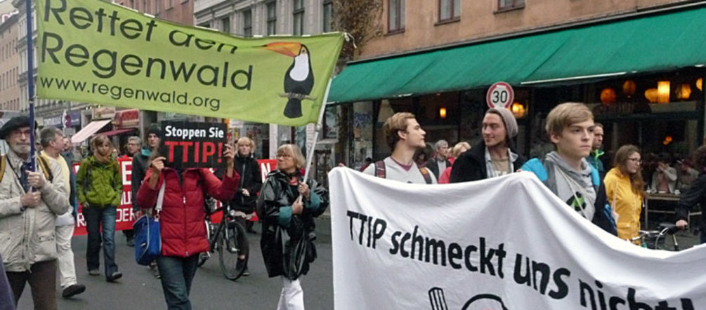 Foto: Hedwig Zobel Protest mit Transparent gegen Biodiesel