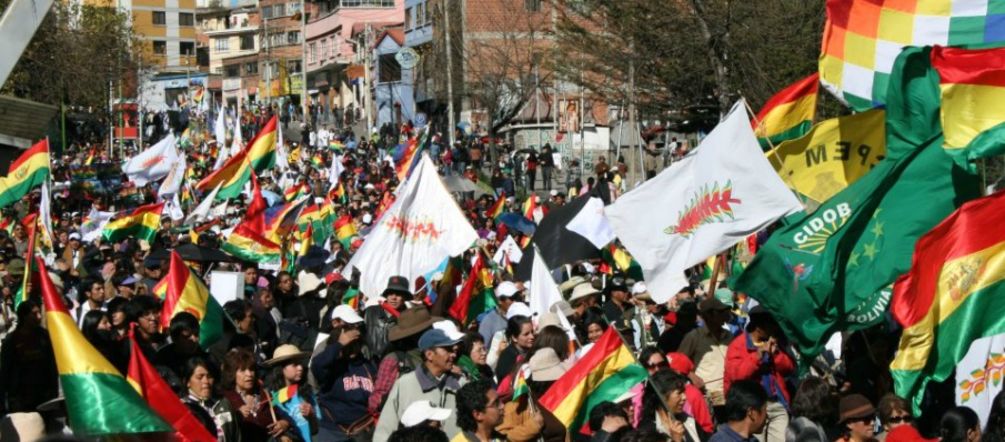 Indigene Gruppen beim Protestmarsch