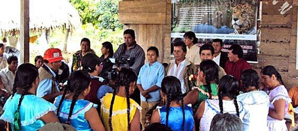 Die Indigenen wollen keine Landstraße durch den Regenwald Konferenz indigener Menschen in Bolivien