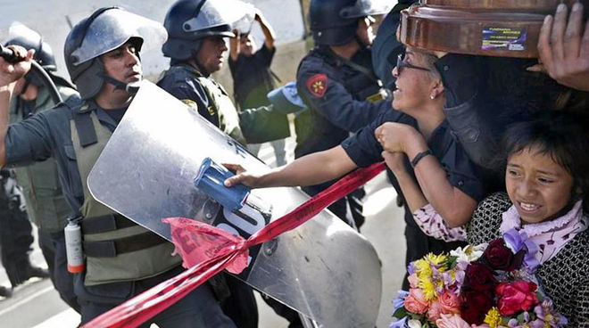 Polizeigewalt gegen friedliche Demonstranten in Cajamarca Polizei attackiert friedliche Demonstranten