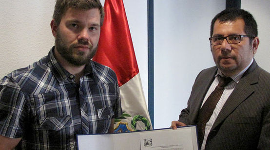 Übergabe von Protest Unterschriften in der Peruanischen Botschaft