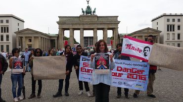 RdR mit Band Simponi vor dem Brandenburger Tor