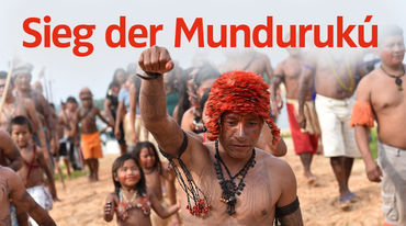 Indigene vom Volk der Mundurukú demonstrieren