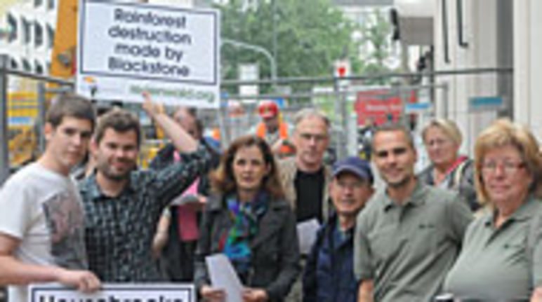 Protest vor der Blackstone Filiale in Düsseldorf