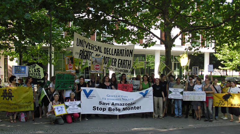 Kundegebung vor der brasilianischen Botschaft
