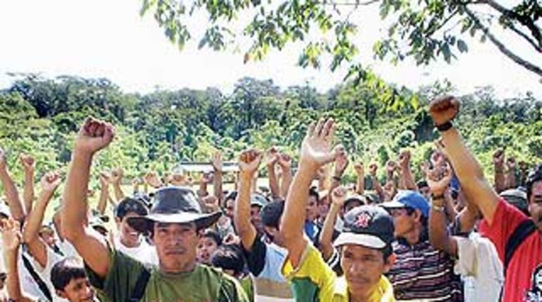 Protestierende Indigene in Perú (Quelle: GRUFIDES)
