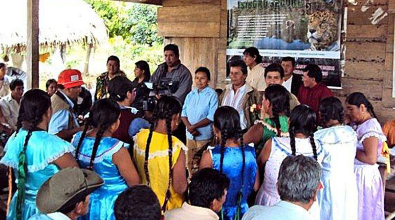Die Indigenen wollen keine Landstraße durch den Regenwald Konferenz indigener Menschen in Bolivien