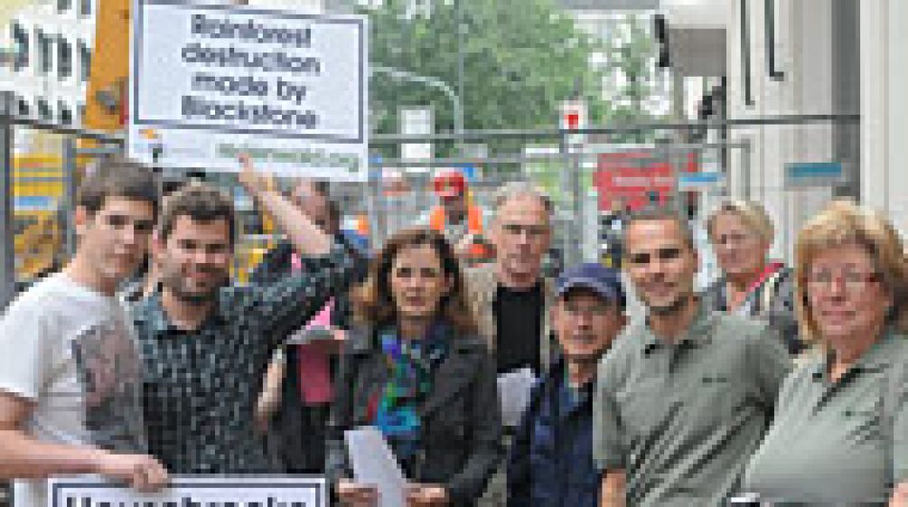 Protest vor der Blackstone Filiale in Düsseldorf