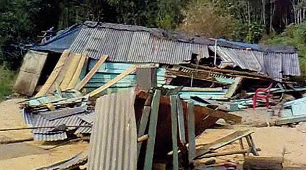 Ein zerstörtes Haus der Sungai Buayan
