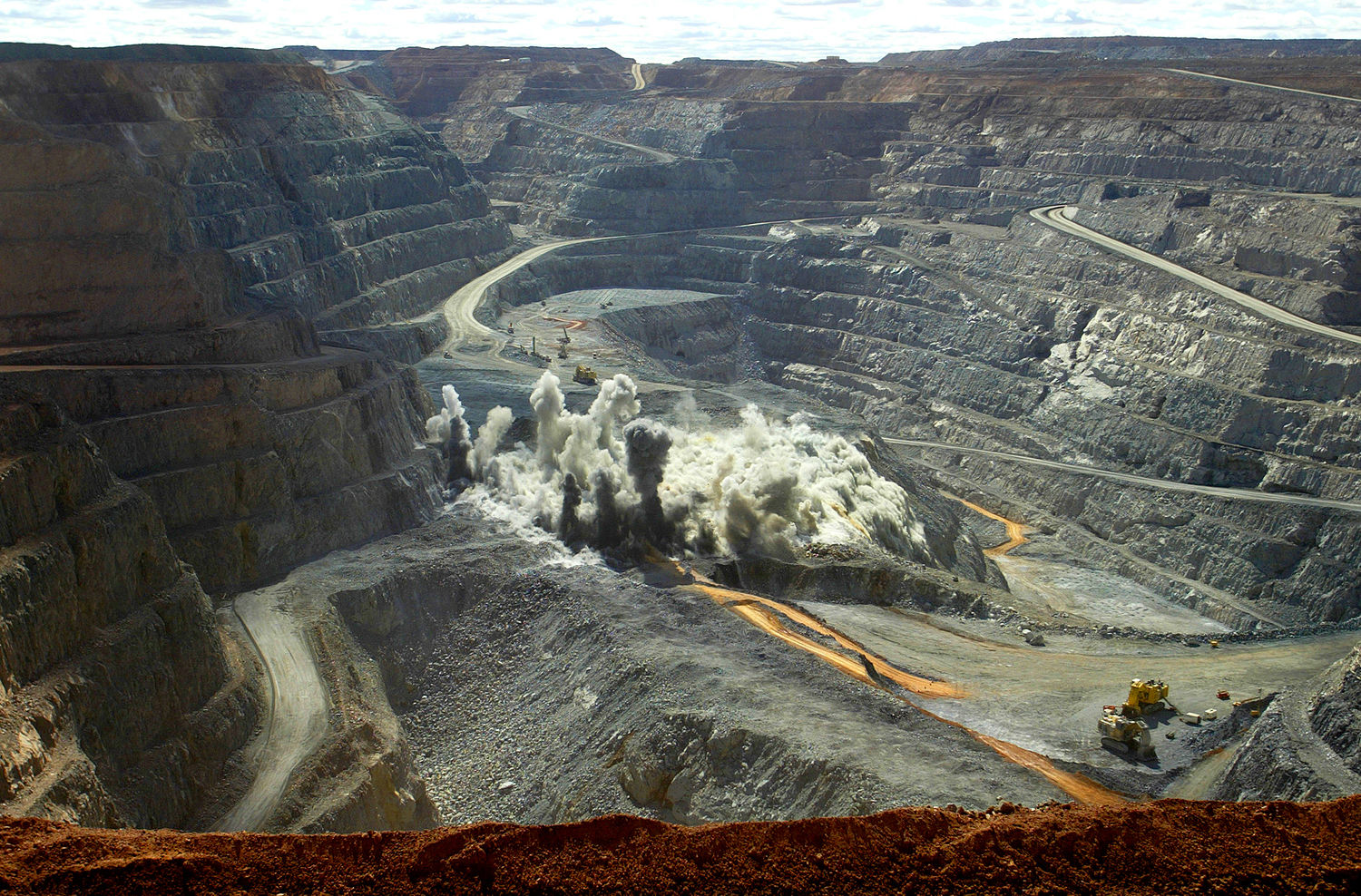 Мина 2016 постер. Mining engineer. Горнодобывающая промышленность египта. Месторождения калгурли. Mine.