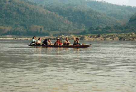 Eingriffe in den Lauf des Mekong gefährden die Laichplätze der Fische... Eingriffe in den Lauf des Mekong gefährden die Laichplätze der Fische...