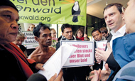 Palmöl zerstört unser Leben: Indonesier protestierten bei Unilever