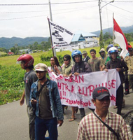 Protestzug der Bauern in Morowali – der Nickel-Abbau hat ihr Leben zerstört
