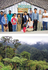Die Umweltorganisation DECOIN wurde 1995 gegründet, um die einzigartige Artenvielfalt in den Regenwäldern des Intag zu bewahren. Klaus Schenck (2. v. r.) und Guadalupe Rodríguez (vorn) von Rettet den Regenwald sind oft vor Ort, um die Aktivisten zu unterstützen