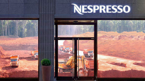 Nespresso Schaufenster mit Bauxitmine