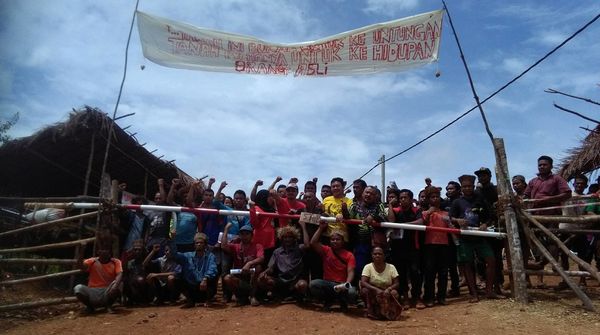 Indigene blockieren eine Straße in West-Malaysia