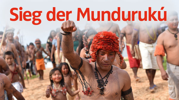 Indigene vom Volk der Mundurukú demonstrieren